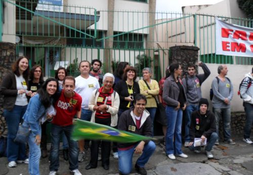 Piquete na entrada da ETE Ferreira Viana